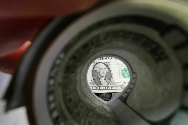 Силуанов объяснил, почему Россия не использует доллар при расчетах