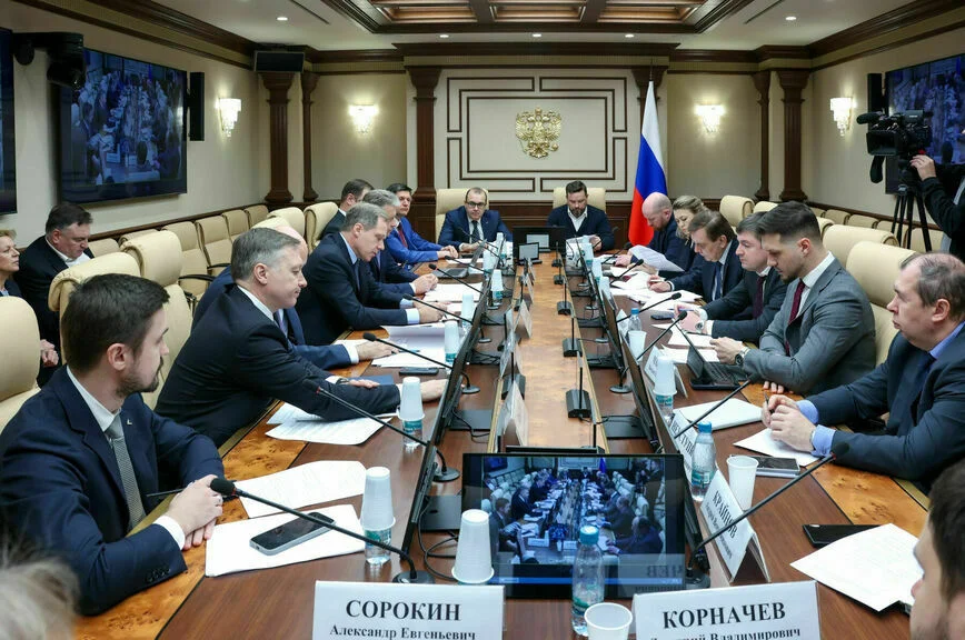 Госкомпаниям предложили закупать российские авто