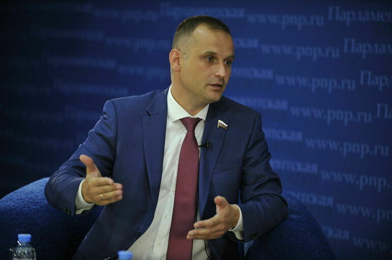 Депутат Леонов предложил проводить ЭКО по ОМС только в госклиниках