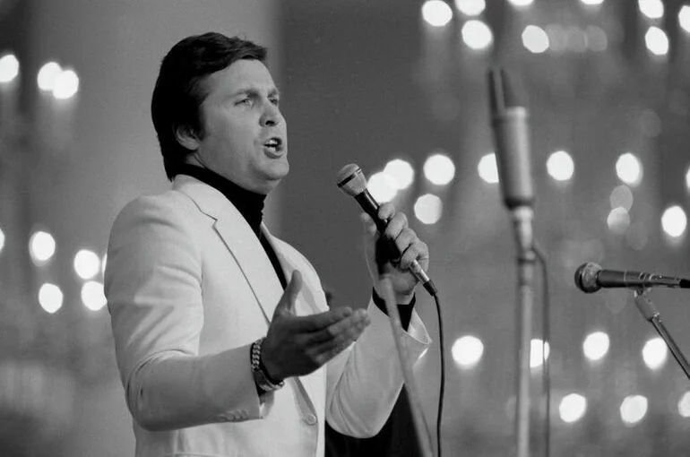 Лев Лещенко