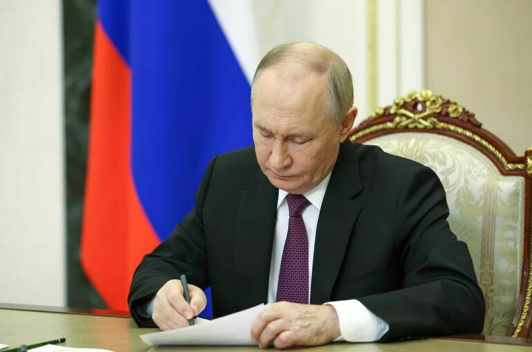 Путин подписал закон о снижении порога для уплаты НДС малым бизнесом