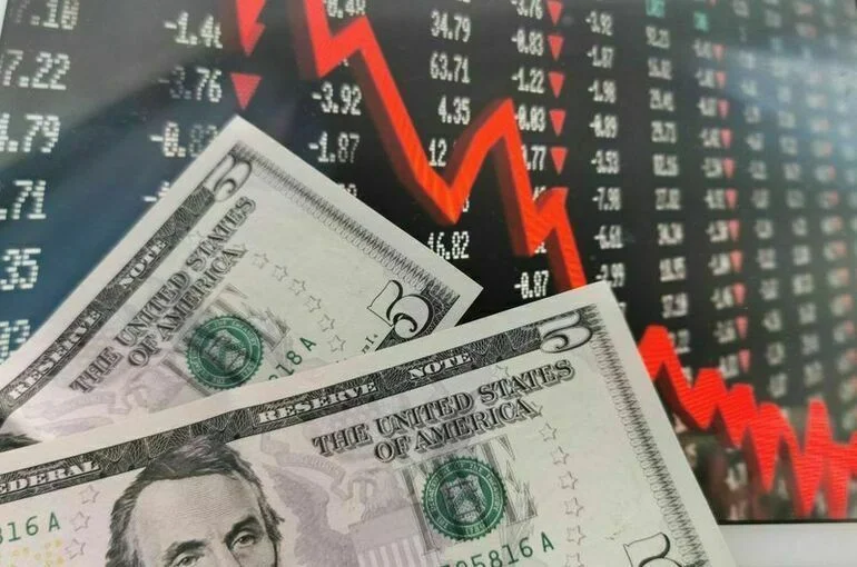 ЦБ опустил курс доллара ниже 78 рублей впервые за 4,5 месяца