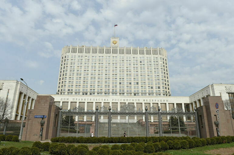 Полномочия кабмина принимать особые решения в условиях санкций намерены продлить