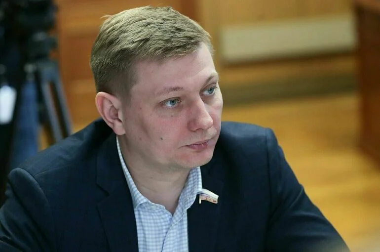 Депутат Плякин предложил взыскивать с мошенников полную стоимость жилья