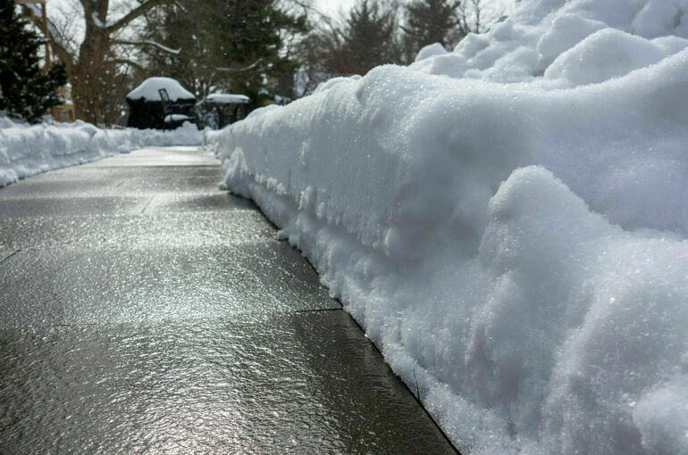 Россиянам рассказали, как снизить риск падений в гололед