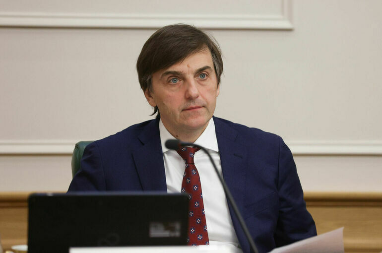 Кравцов: Более миллиона детей обучились плаванию в летних лагерях