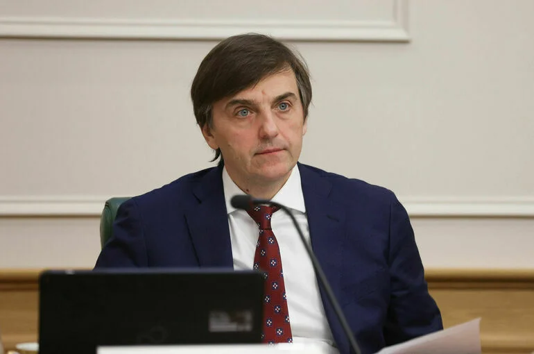 Кравцов: Более миллиона детей обучились плаванию в летних лагерях