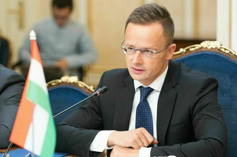 Сийярто: Лидеры ЕС хотят втянуть Европу в войну с Россией​