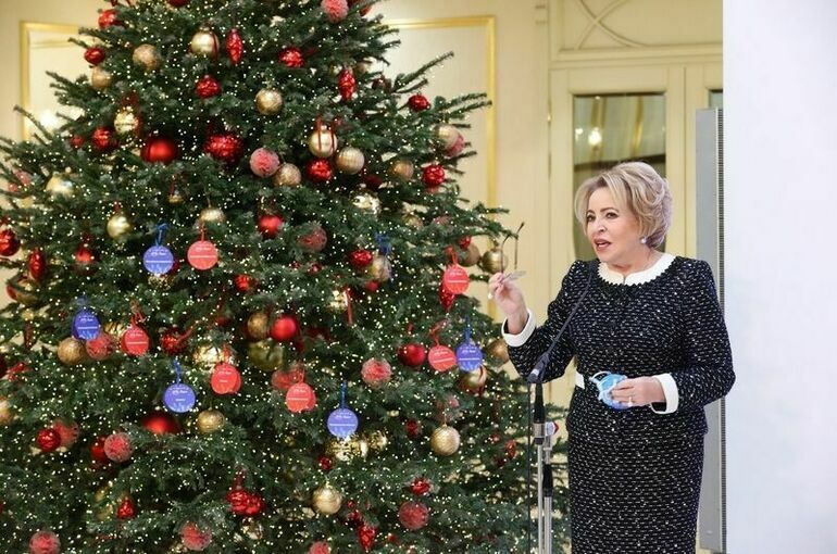 Матвиенко в рамках «Елки желаний» исполнит мечты семерых детей из Петербурга