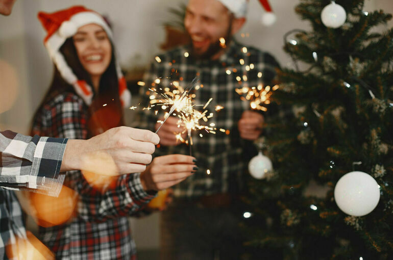 Россиянам рассказали, чем опасны новогодние праздники и как сохранить здоровье