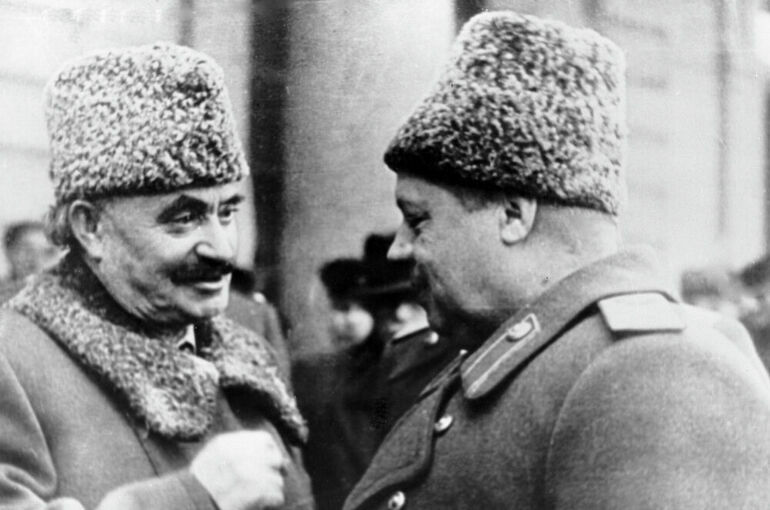 Почему генералы Красной армии носили полковничьи папахи  