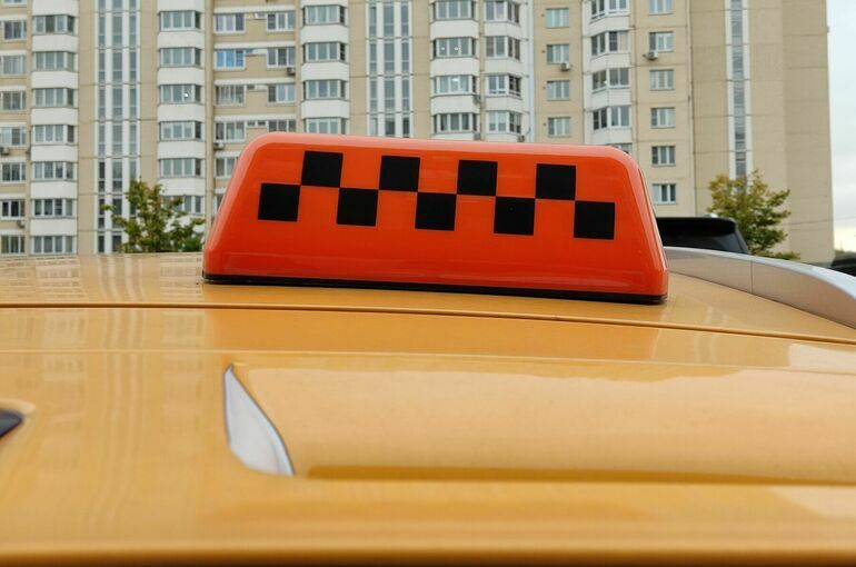 Законопроект о требованиях к самозанятым в такси прошел второе чтение