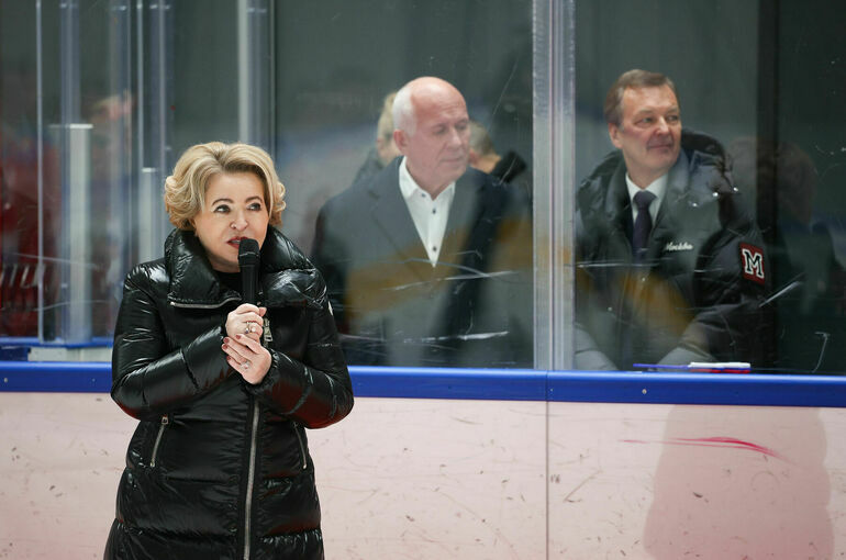 Матвиенко посетила тренировку команды по следж-хоккею с участием бойцов СВО