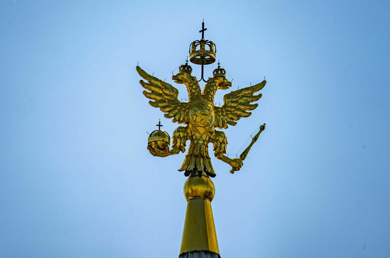 Сенаторы поддержали закон о крестах на гербе России