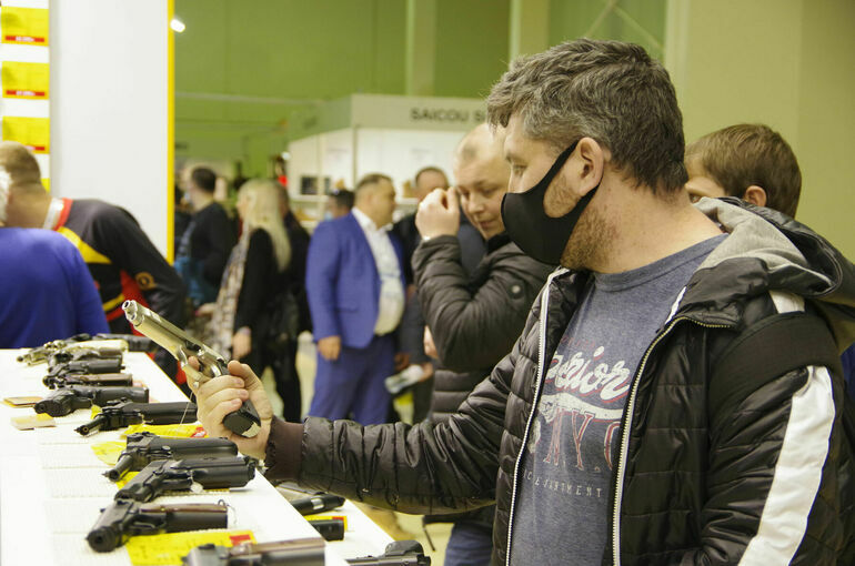 Срок оформления документов на оружие в новых регионах увеличат на год