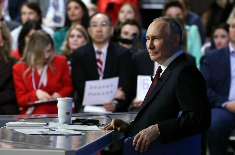 «Надо заканчивать»: Путин ответил на вопрос о засилье телепередач про Украину