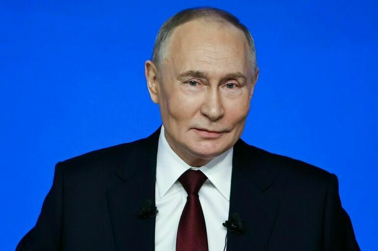 Владимир Путин пошутил, что нарушает трудовое законодательство