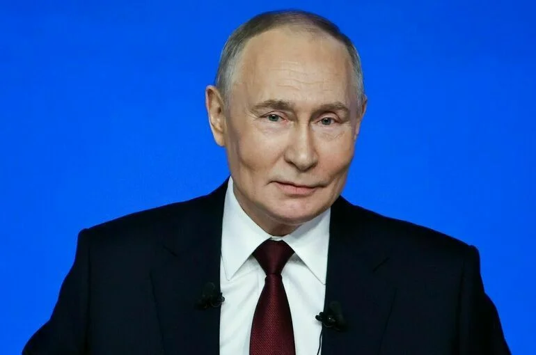 Владимир Путин пошутил, что нарушает трудовое законодательство