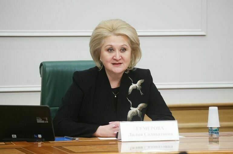 Сенатор Гумерова рассказала, как в России поддерживают студенческие семьи