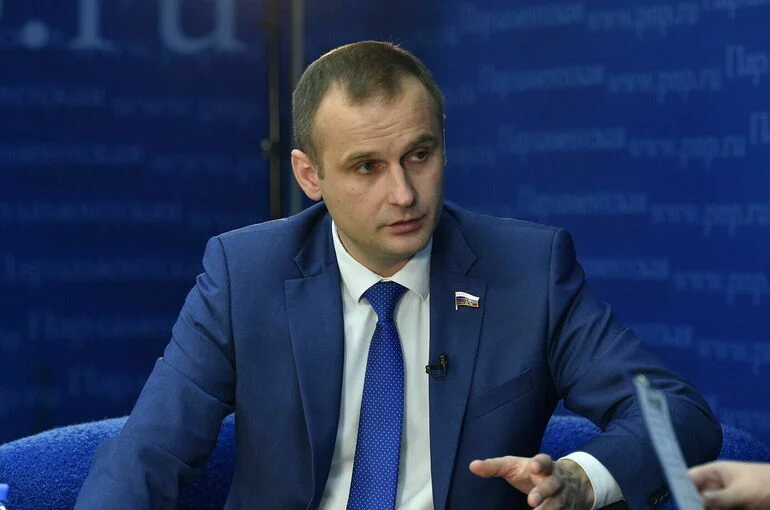 Депутат Леонов: Безалкогольное шампанское не должно называться «детским»