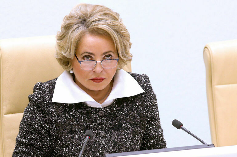 Матвиенко поручила отправлять региональным властям книгу о работе Совфеда