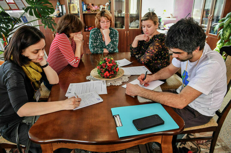 Кровным родственникам хотят дать приоритет при усыновлении детей-сирот