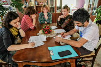 Кровным родственникам хотят дать приоритет при усыновлении детей-сирот