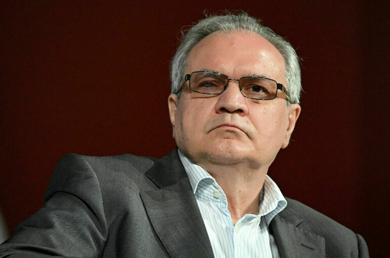 Фадеев считает, что надо исключать школьников, поднимающих руку на учителей