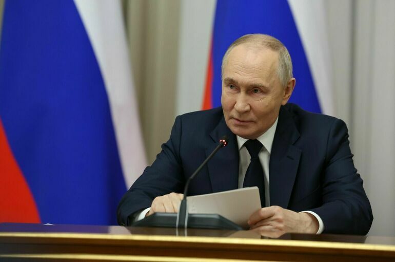 Путин поручил создать условия для переквалификации работников из-за развития ИИ