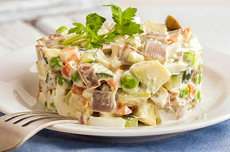 В Роспотребнадзоре рассказали, как избежать пищевого отравления в праздники