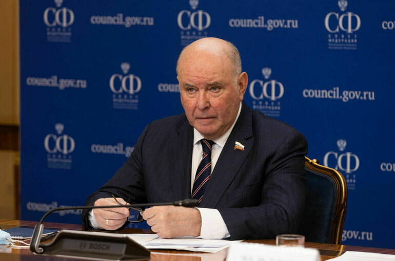 Сенатор Карасин: Зеленского нужно сажать за стол переговоров без «душеприказчиков»