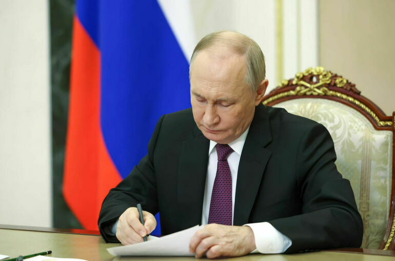 Путин запретил продавать вейпы на остановках