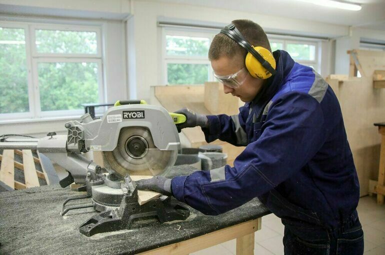 Не сдавшие экзамены девятиклассники смогут получить рабочую профессию бесплатно