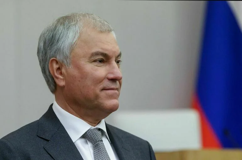 Володин объяснил, почему отдает приоритет мессенджеру MAX