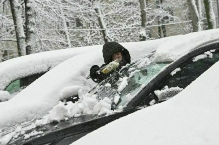 В Майкопе и пяти районах Адыгеи из-за сильного снегопада ввели режим ЧС