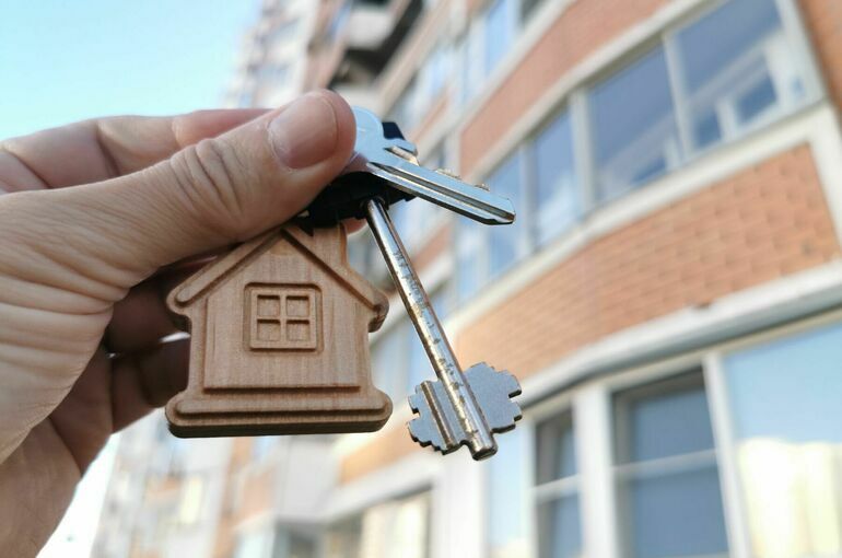 Приставы занялись выселением Долиной из проданной квартиры