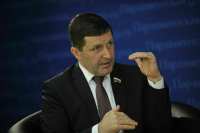 Депутат заявил, что новый потолок цен на нефть из России негативно скажется на экономике стран ЕС