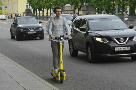 Сенатор Шейкин призвал выделить полосы для самокатчиков 
