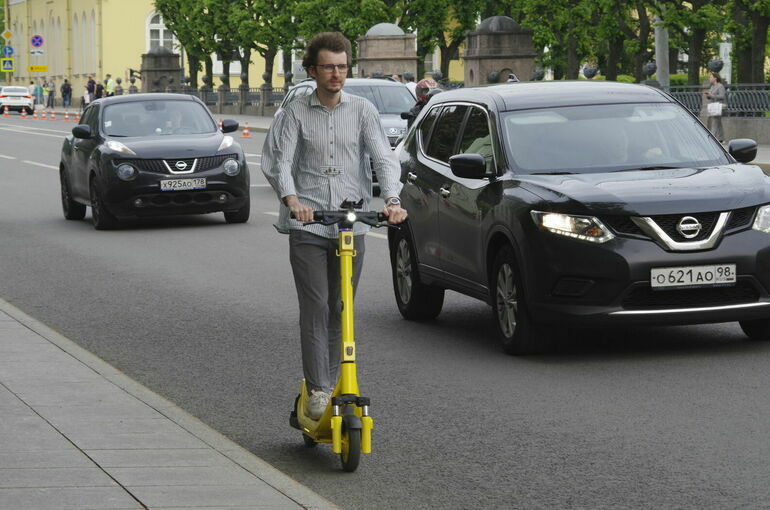 Сенатор Шейкин призвал выделить полосы для самокатчиков 