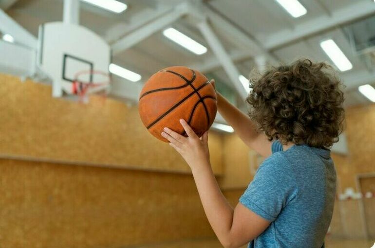 Депутат Свищев предложил срочно проверить спортинвентарь во всех школах 