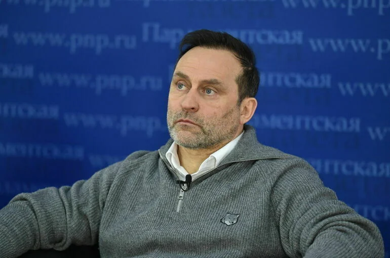 Депутат Свищев предложил наказывать директоров школ за поборы с родителей