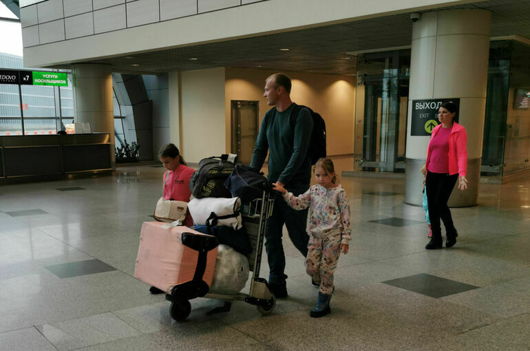 Выехавшие по свидетельству о рождении дети до 20 января смогут вернуться по нему