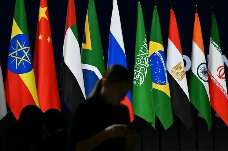 BRICS Pay против SWIFT: что пугает США в новой платежной системе   