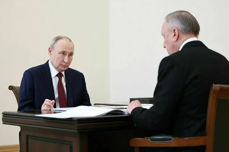 Путин указал Беглову на важность решения задачи строительства яслей