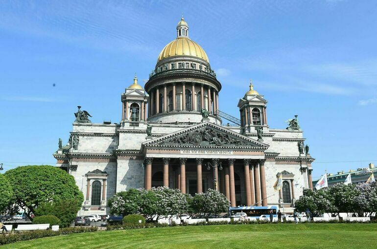 Санкт-Петербург и Алтай увеличили доходы за счет туристического налога