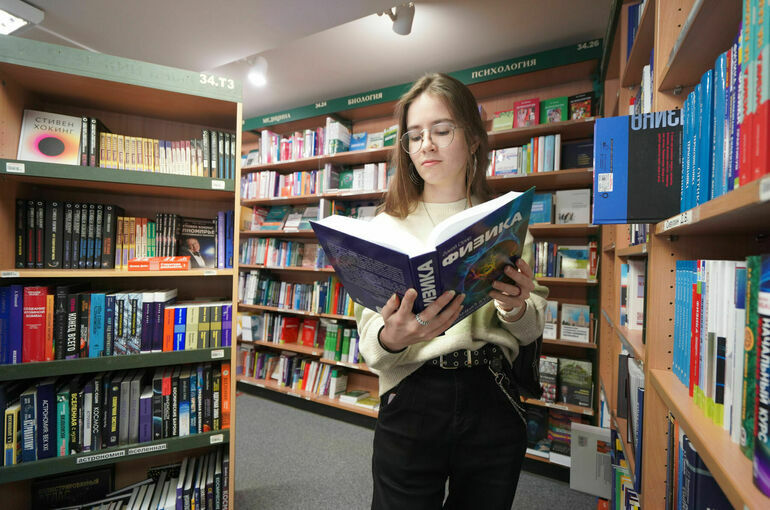 Все школьные учебники в России заменят на единые государственные