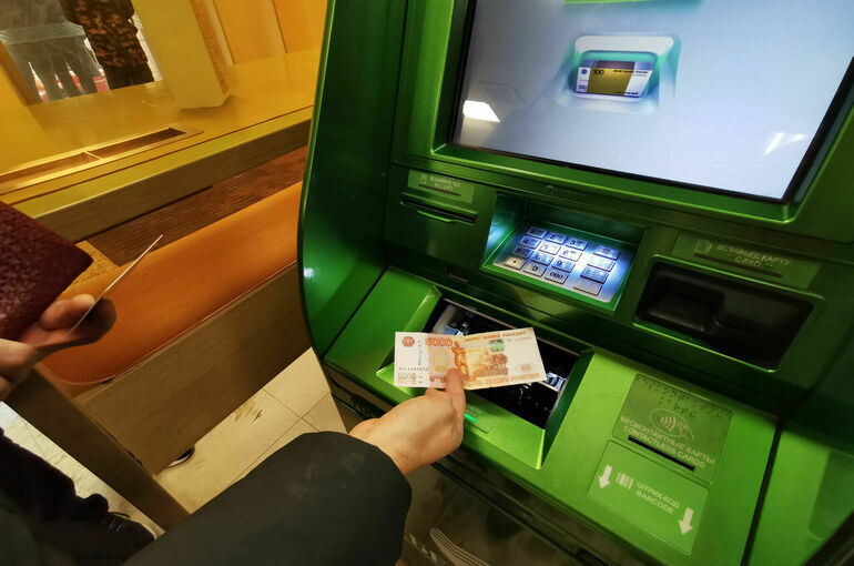 Внесение наличных через банкоматы могут ограничить 1 миллионом рублей в месяц