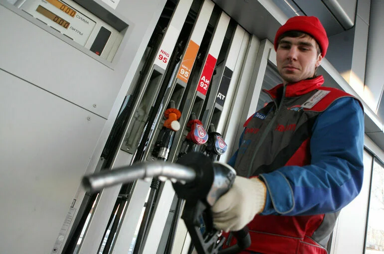 Кабмин разрешил экспорт бензина нефтяным компаниям
