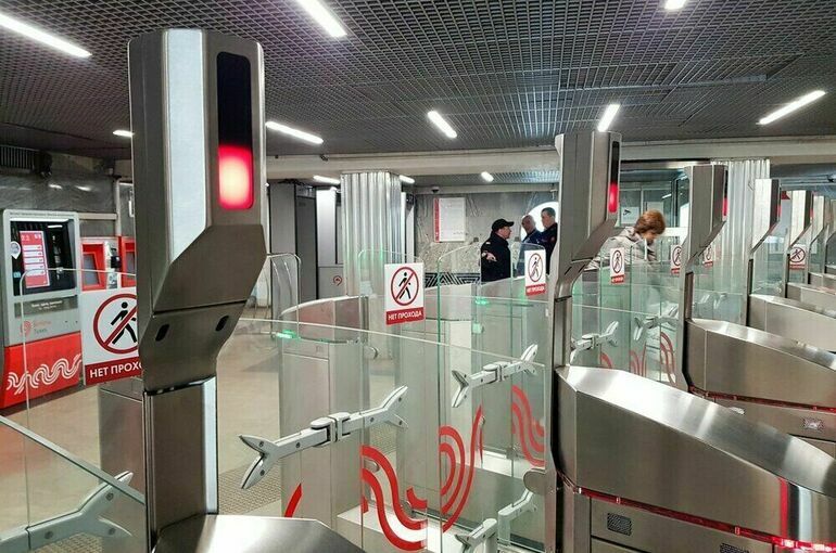 Депутат: Охрана в метро не будет смотреть переписки пассажиров