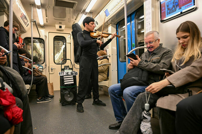 Адвокат объяснил, какое грозит наказание за отказ показать телефон в метро